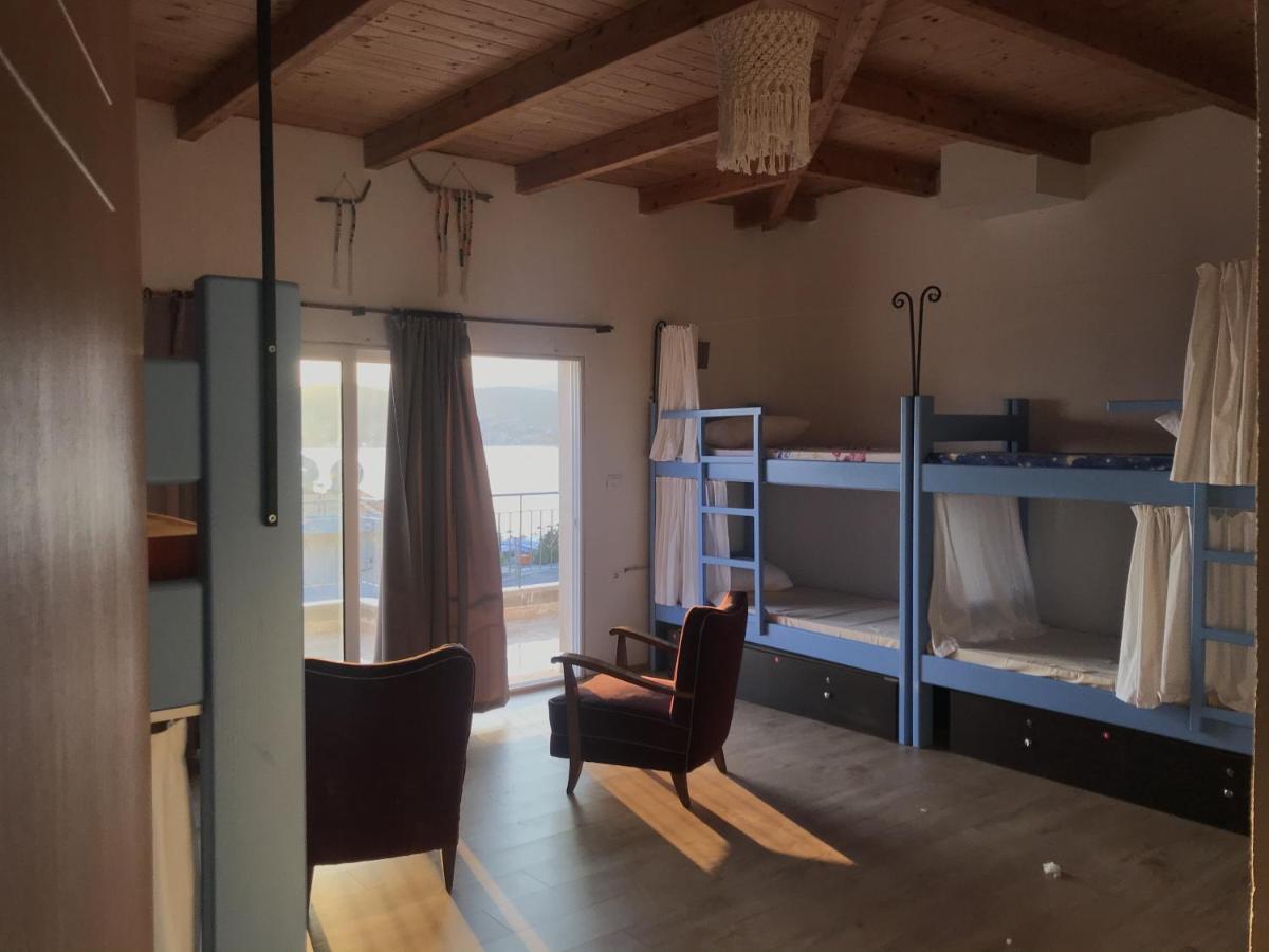 Sun Bakers Hostel Himarë Eksteriør billede