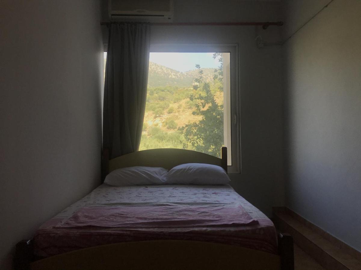 Sun Bakers Hostel Himarë Eksteriør billede
