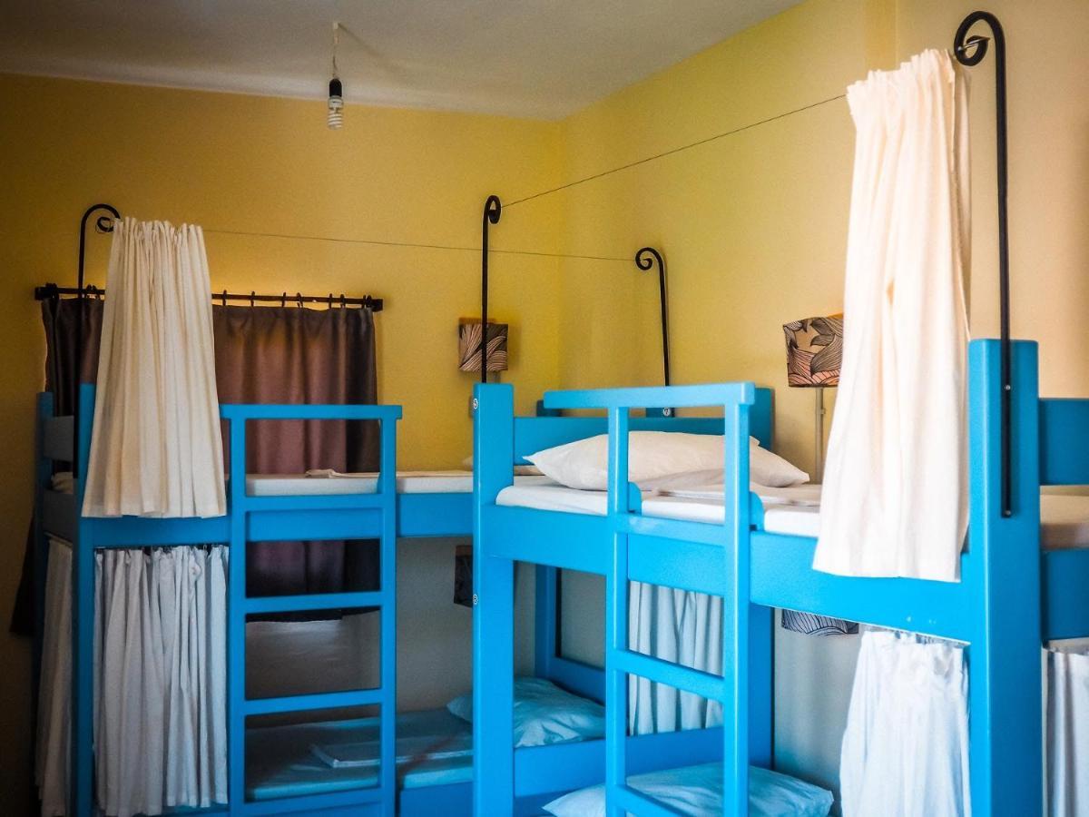Sun Bakers Hostel Himarë Eksteriør billede