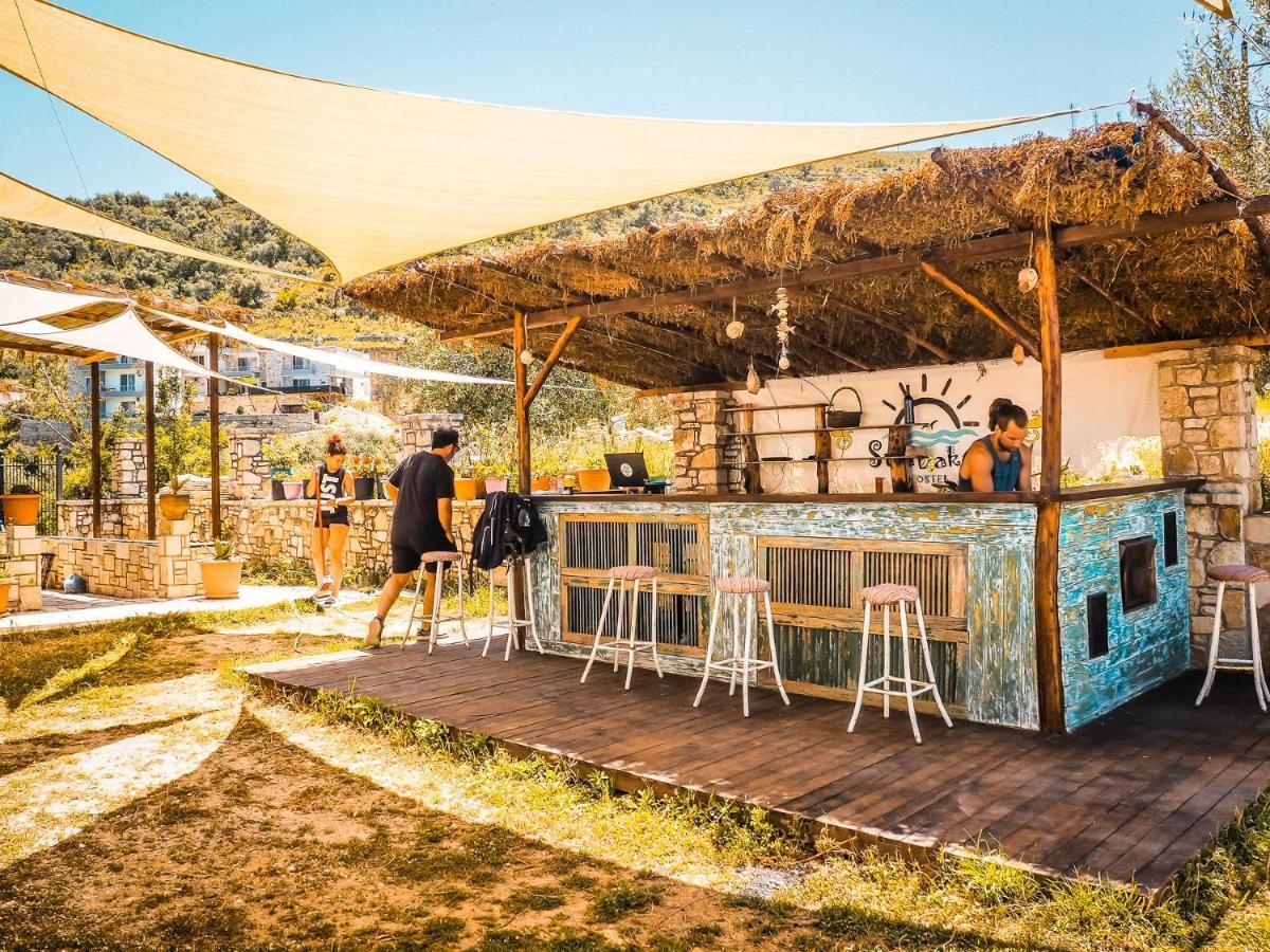 Sun Bakers Hostel Himarë Eksteriør billede