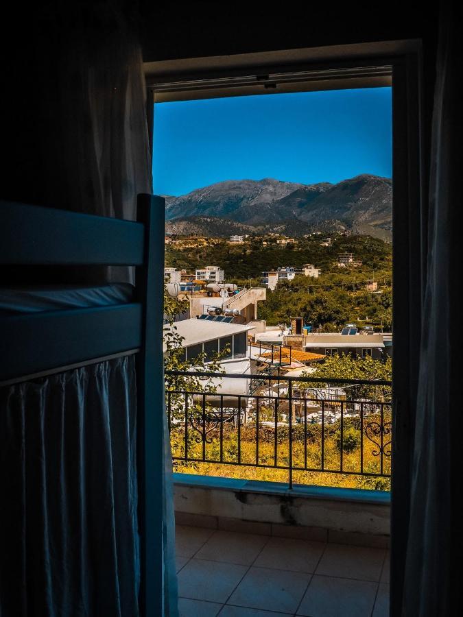 Sun Bakers Hostel Himarë Eksteriør billede
