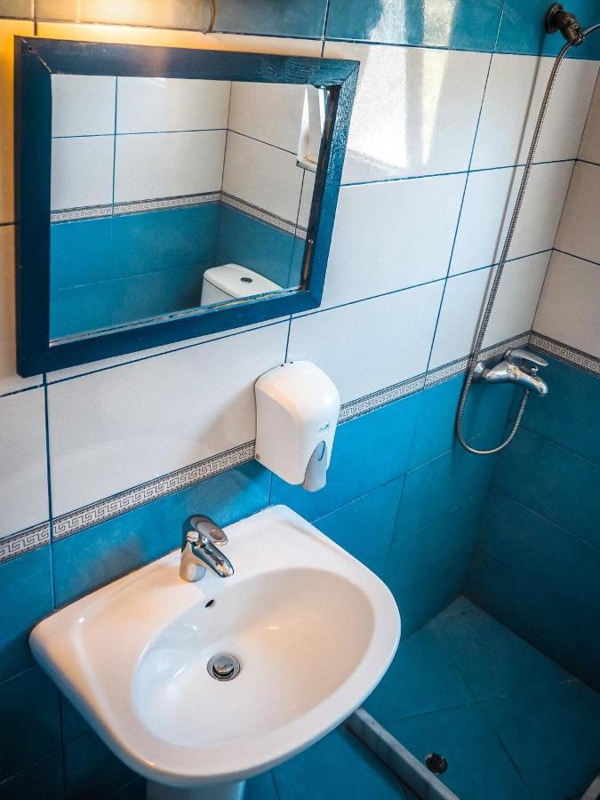 Sun Bakers Hostel Himarë Eksteriør billede